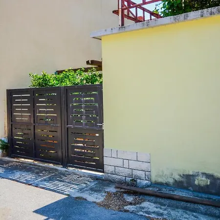 Apartment Grey&Yellow Zadar Exterior photo