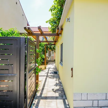 Apartment Grey&Yellow Zadar Exterior photo