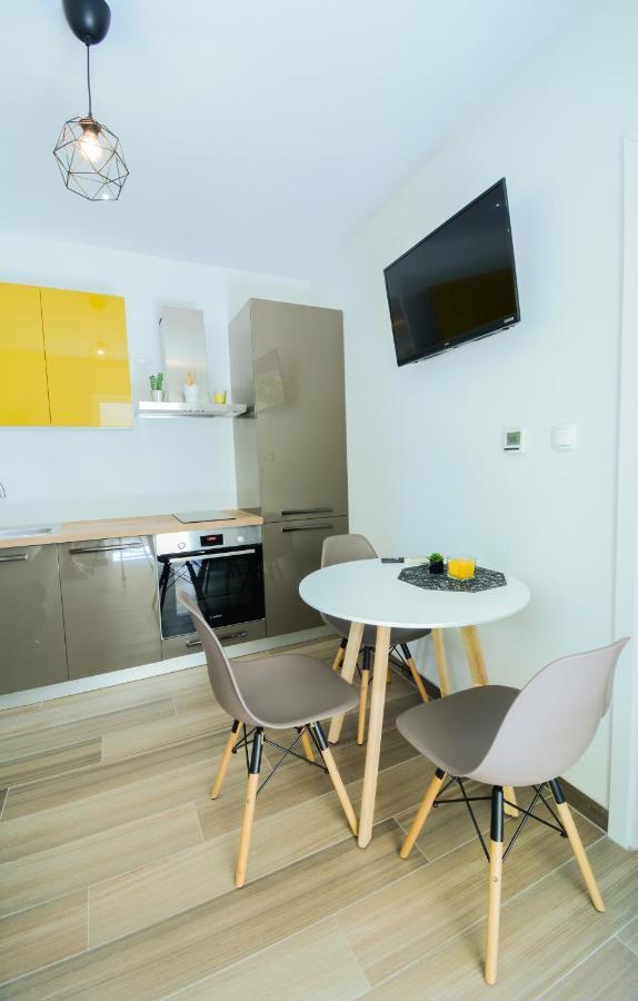 Apartment Grey&yellow *