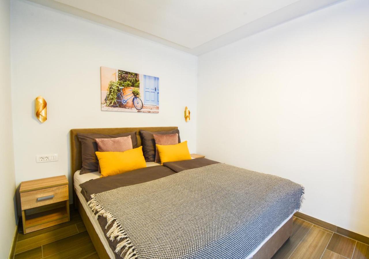 Apartment Grey&yellow *